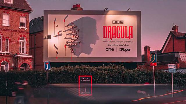太有创意了：BBC新剧《吸血鬼》的广告牌，只有在晚上才出现图像