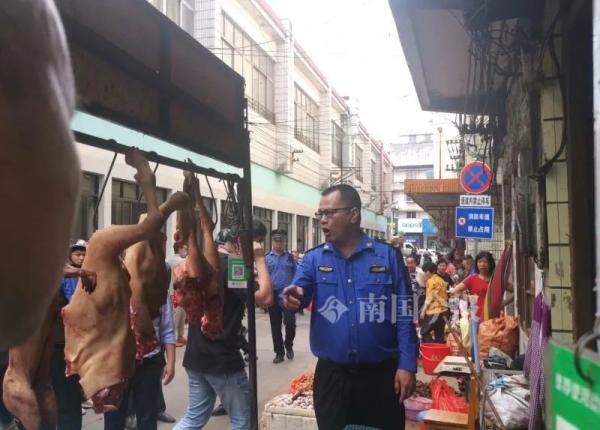 柳州市场现宰杀活猫一条街：商贩提供烹煮服务