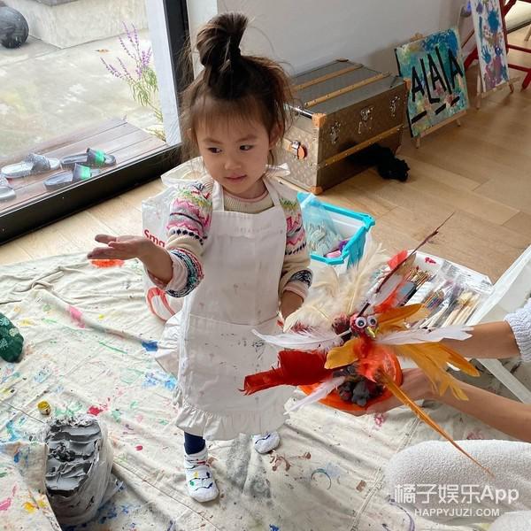 还记得陈冠希的女儿吗？才4岁就有几百万的艺术藏品了……