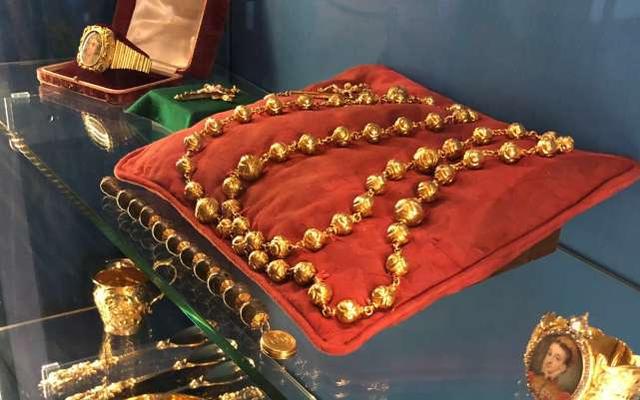 百万英镑英国国宝文物被盗，含玛丽皇后上断头台的金念珠