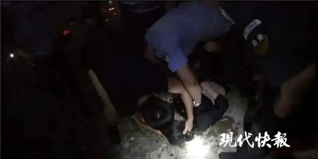 “能陪我聊会儿天吗？”南京民警跳水救下轻生女子
