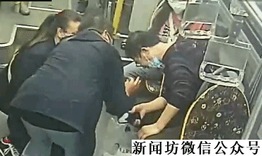 上海阿姨公交车上救下一条命，网友：思路清晰