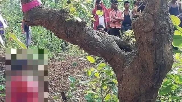 印度一官员女儿被吊死树上，眼睛被挖，亲属称是强奸谋杀