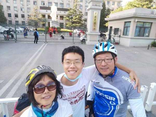 杭州夫妻骑车到北京参加儿子毕典 20天跨4省骑行1459公里