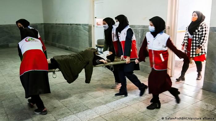 上千女生神秘中毒 伊朗当局逮捕百余名嫌疑人