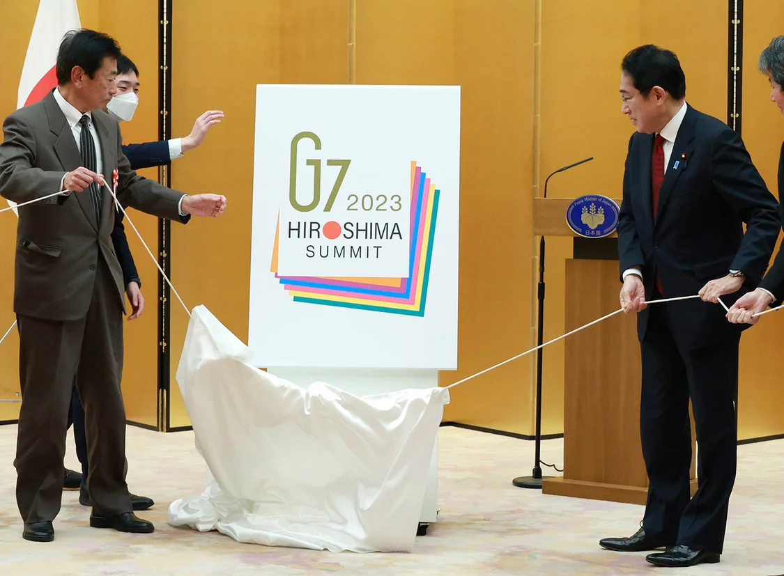 2022年12月21日，日本东京，日本首相岸田文雄出席G7首脑广岛峰会标志发布会。图自IC Photo
