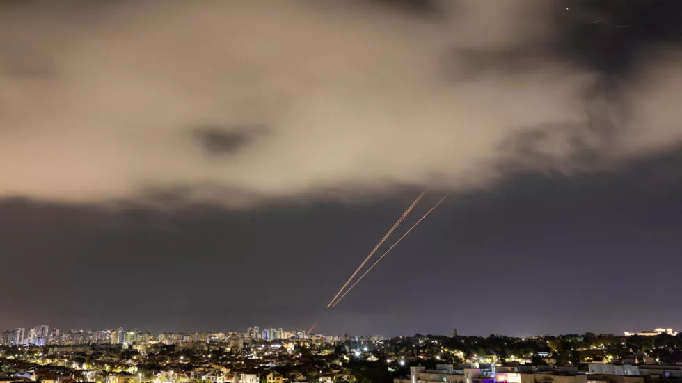 伊朗首次直接从本土攻击以色列 内盖夫空军基地遭击中