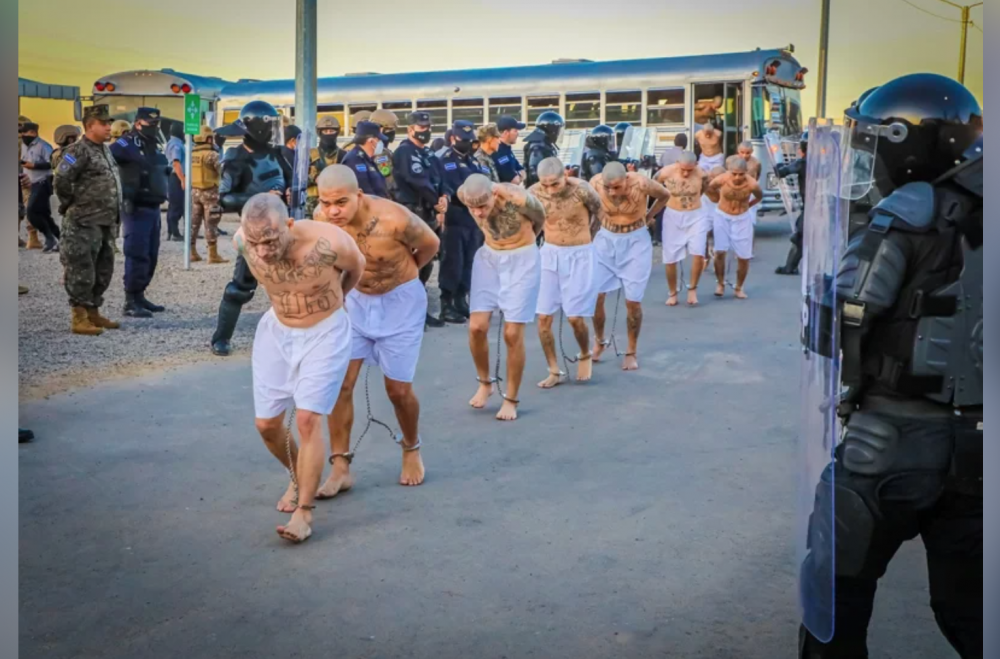 为打击帮派…萨尔瓦多将这2千名囚犯移送大型监狱