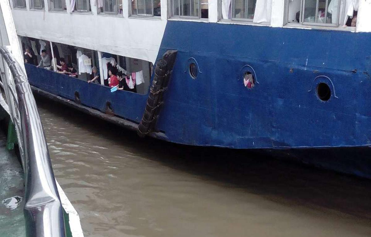市民拍下沉船游客最后照片